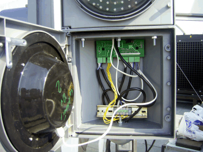 Блок АКДА-2 в зеленой секции светофора